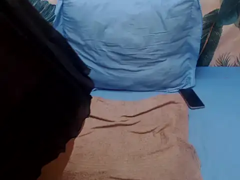 DominiqueLuxe44 stripchat live cam model