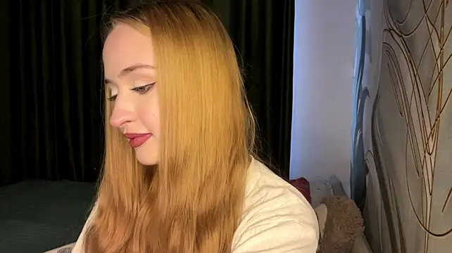SexyLuxymur stripchat live cam model