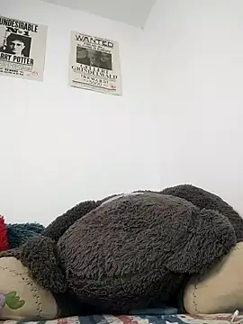 downsonMia stripchat live cam model