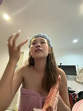 Nichaaa stripchat live cam model