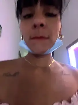 LuxeBrunetteXXX stripchat live cam model