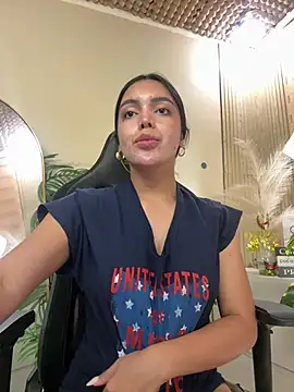 TS-SimplyTheBest stripchat live cam model