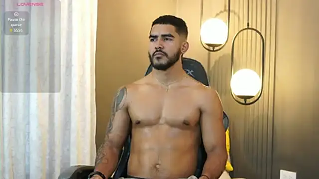 Reik_Vonn stripchat live cam model