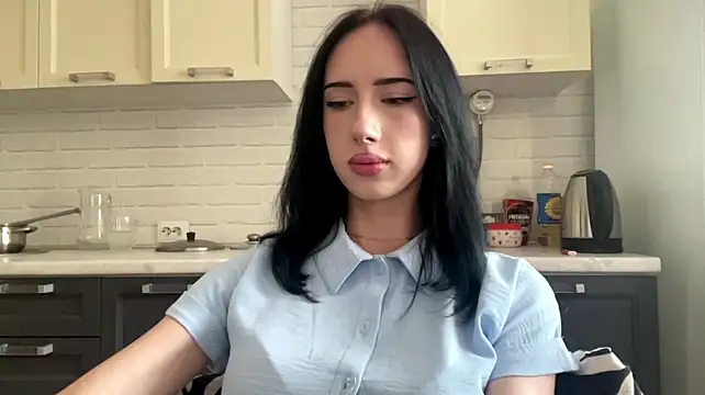 IsabellaQiueen stripchat live cam model