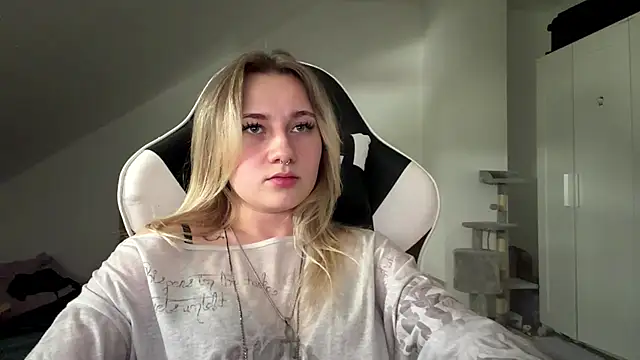 tutsiecutie stripchat live cam model