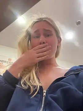 SiaLater stripchat live cam model