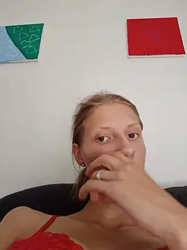 LenaGoldi stripchat live cam model