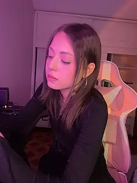 PrettyAmber stripchat live cam model