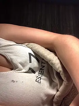 hatruclinh stripchat live cam model