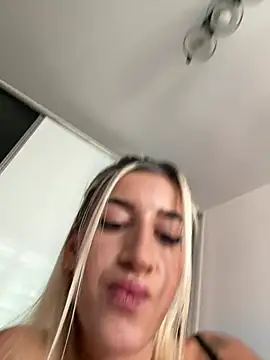 CarlaDesire stripchat live cam model