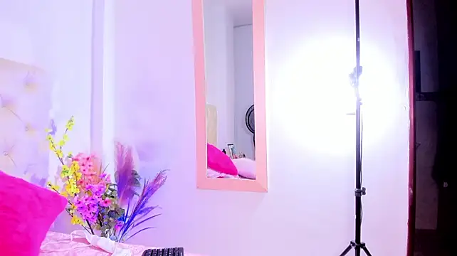 VenusW18_Lm stripchat live cam model