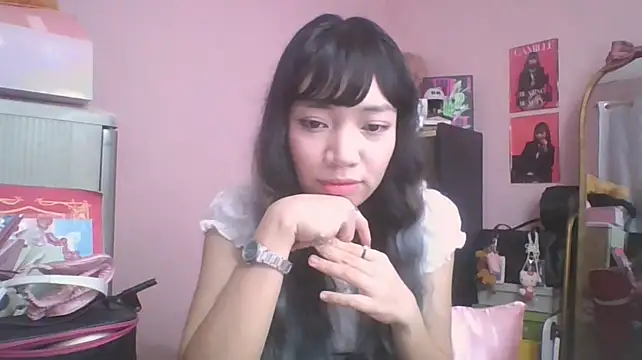 MalkaGilhousen stripchat live cam model