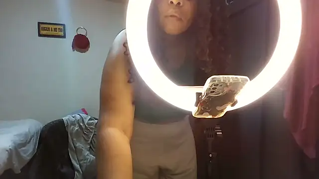 Dreambody- stripchat live cam model