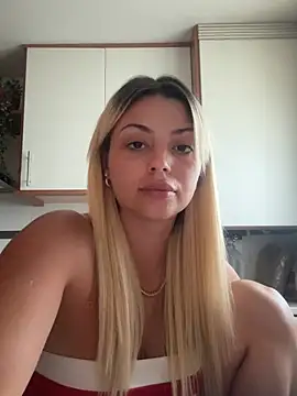 Noeliagglow stripchat live cam model