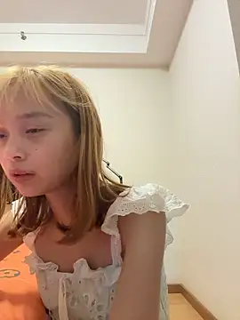 yangyang520-18girl stripchat live cam model