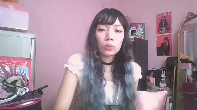 MalkaGilhousen stripchat live cam model