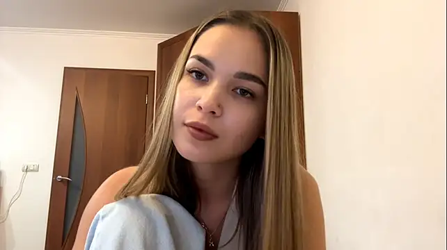 EmilyLorents stripchat live cam model