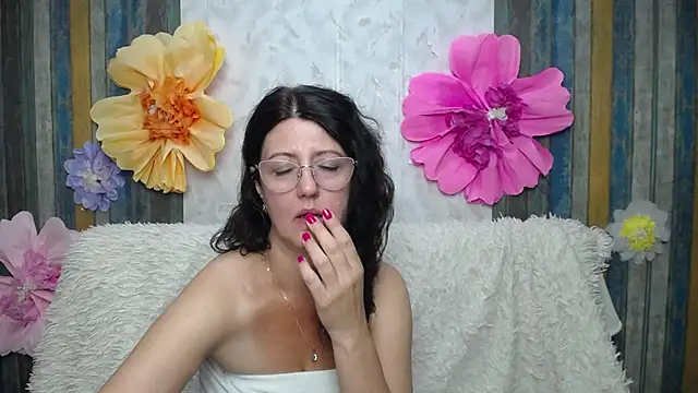 RoseHille stripchat live cam model