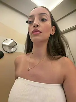 BelleLouiseVp stripchat live cam model