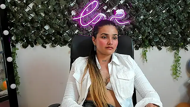DestinyHills stripchat live cam model