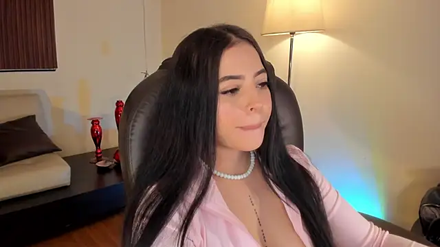 Maaiitee stripchat live cam model
