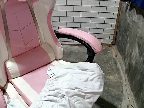 Pinay_petite stripchat live cam model