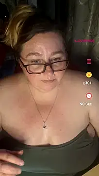 Iceprincess2bad4u stripchat live cam model