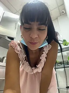 LuxeBrunetteXXX stripchat live cam model