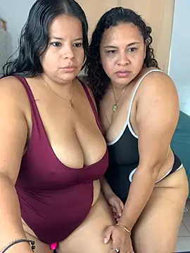 twocurvylatins stripchat live cam model
