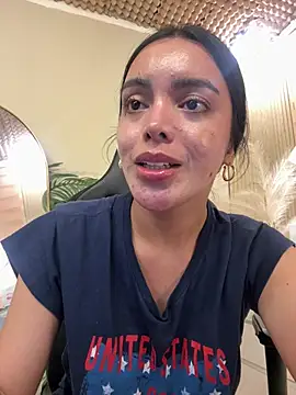 TS-SimplyTheBest stripchat live cam model