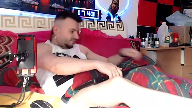 Hugec0ck007 stripchat live cam model