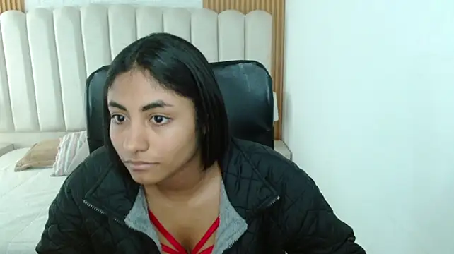 shaneelle stripchat live cam model
