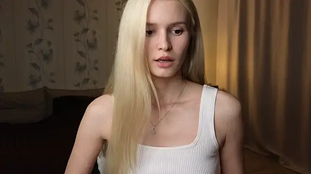 yennaone stripchat live cam model