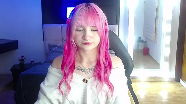 _Charlotte_Collins_ stripchat live cam model