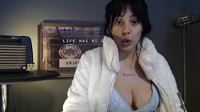 Mickyta stripchat live cam model