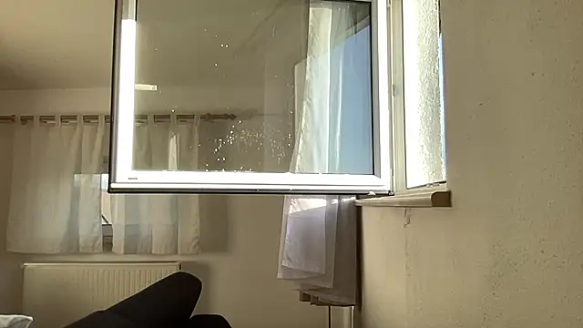 YaraEstelle stripchat live cam model