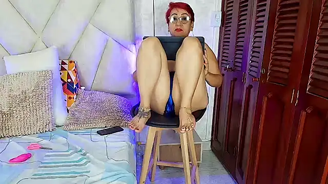 isabella_luxet stripchat live cam model