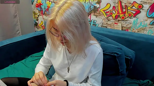 Nika-Smith stripchat live cam model