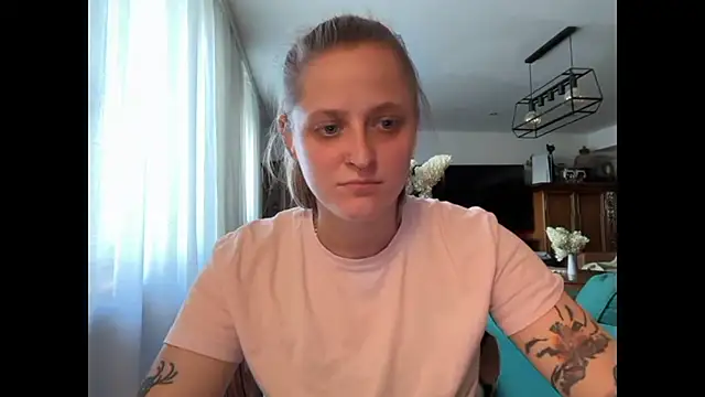 LeaWetGirl stripchat live cam model