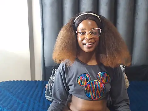 TinyTroubleXXXXX stripchat live cam model