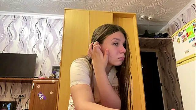 SallyFacing stripchat live cam model