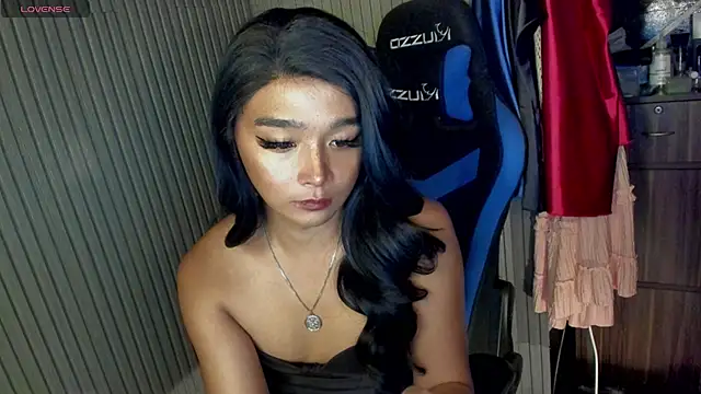TrinityFucksYou stripchat live cam model