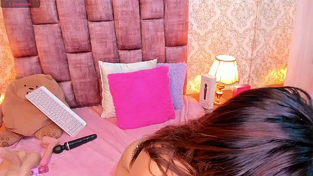 Luna_Swift stripchat live cam model