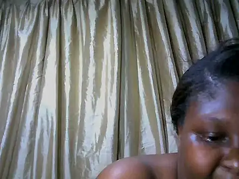 Loviequeenie stripchat live cam model