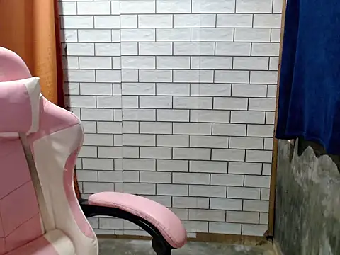 Pinay_petite stripchat live cam model