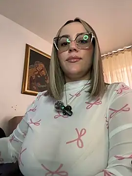 CurvyLust_x stripchat live cam model