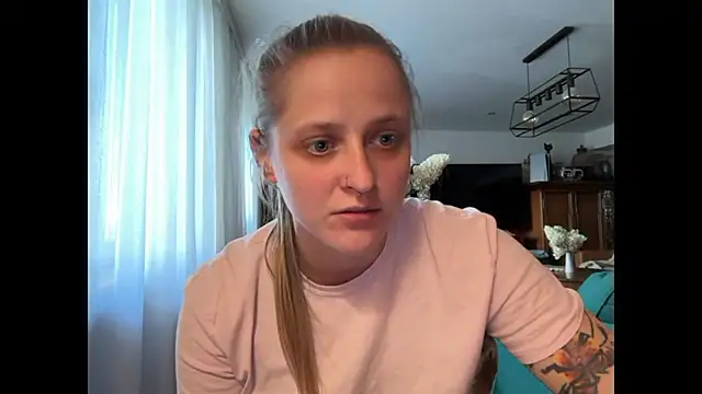 LeaWetGirl stripchat live cam model