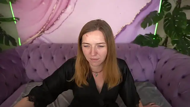 GoldenLacee stripchat live cam model