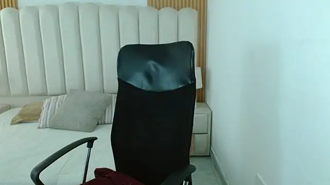 shaneelle stripchat live cam model