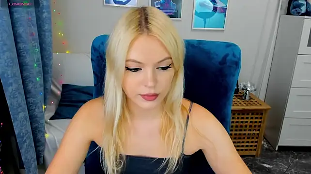 KatherineePierce stripchat live cam model